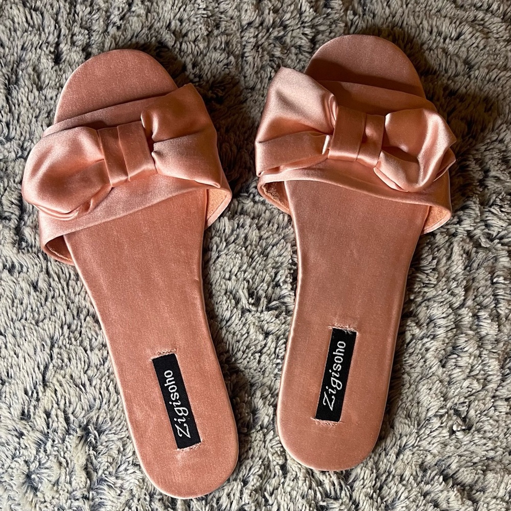 Pink Valiant Slide Sandal with bows These Slides are a Size 8.5 - EUC - Picture 5 of 7